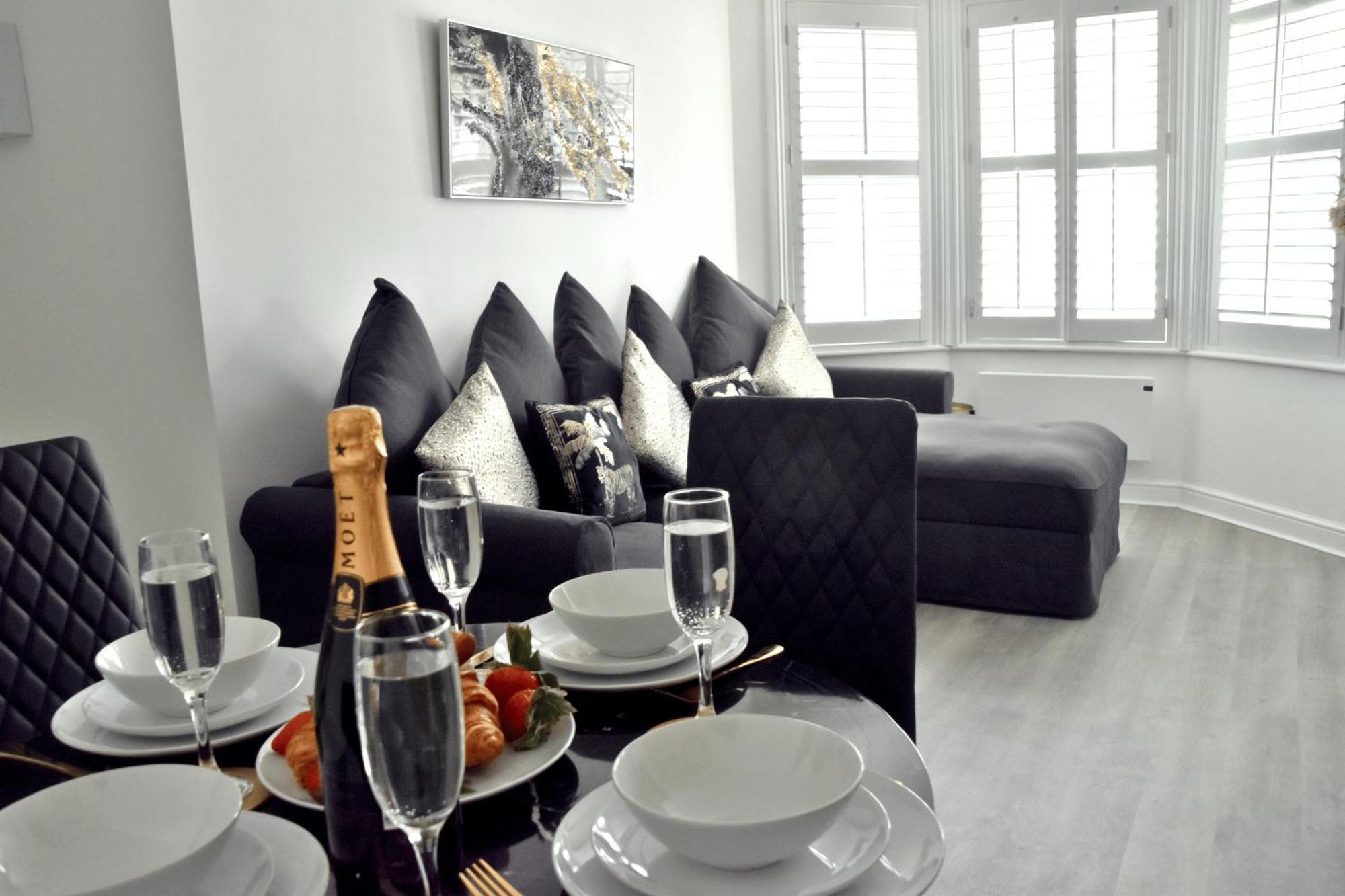 Modern Town Centre Flat - Free Shared Parking, King Size Bed, 5 Minutes Walk To Beach Bournemouth Exteriör bild