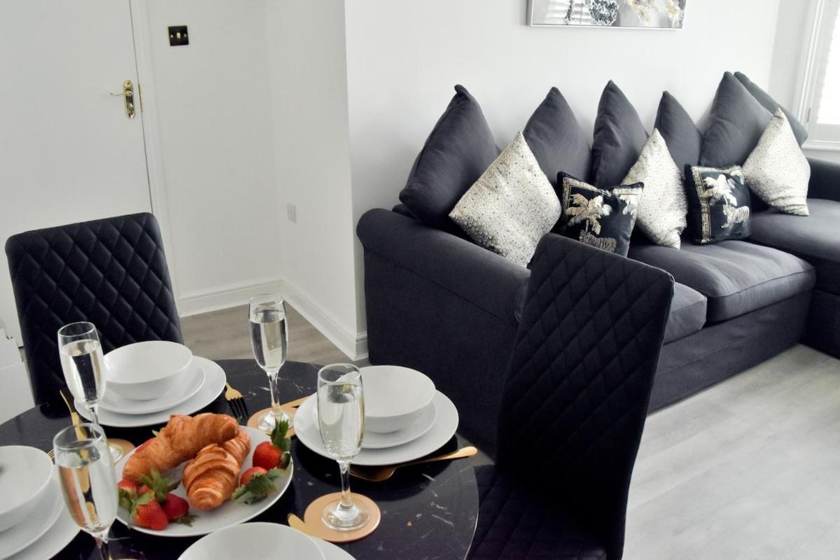 Modern Town Centre Flat - Free Shared Parking, King Size Bed, 5 Minutes Walk To Beach Bournemouth Exteriör bild
