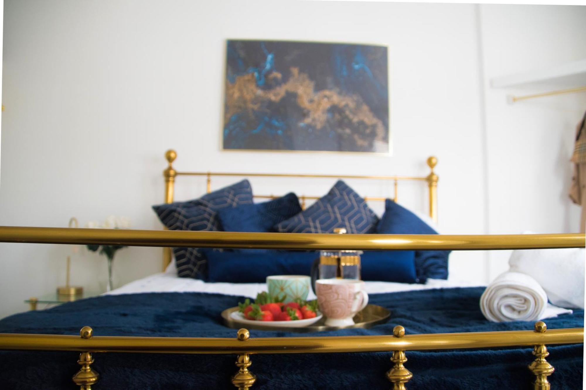 Modern Town Centre Flat - Free Shared Parking, King Size Bed, 5 Minutes Walk To Beach Bournemouth Exteriör bild