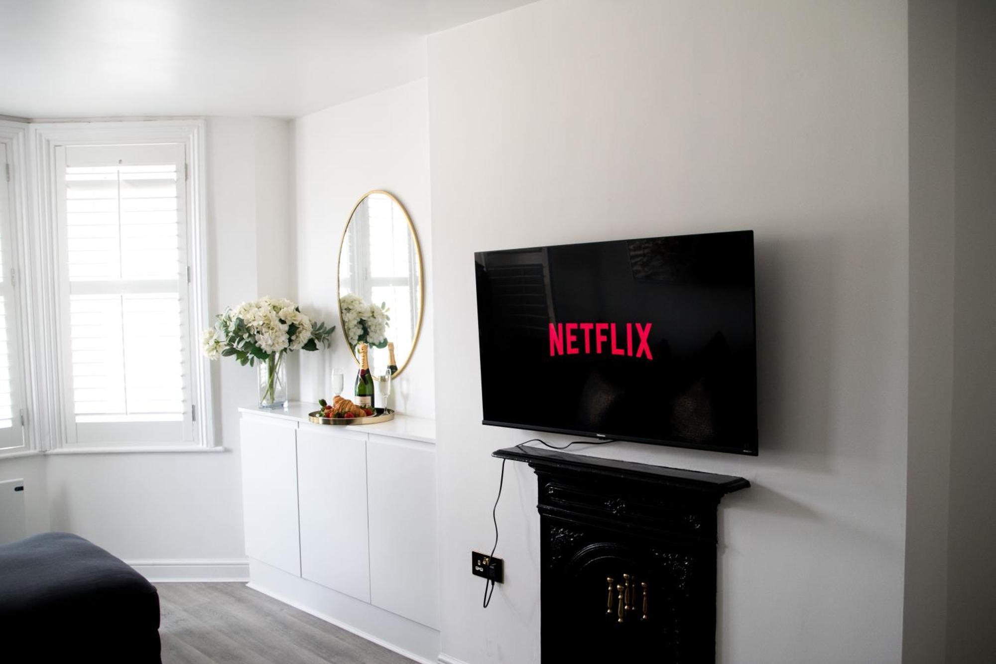 Modern Town Centre Flat - Free Shared Parking, King Size Bed, 5 Minutes Walk To Beach Bournemouth Exteriör bild
