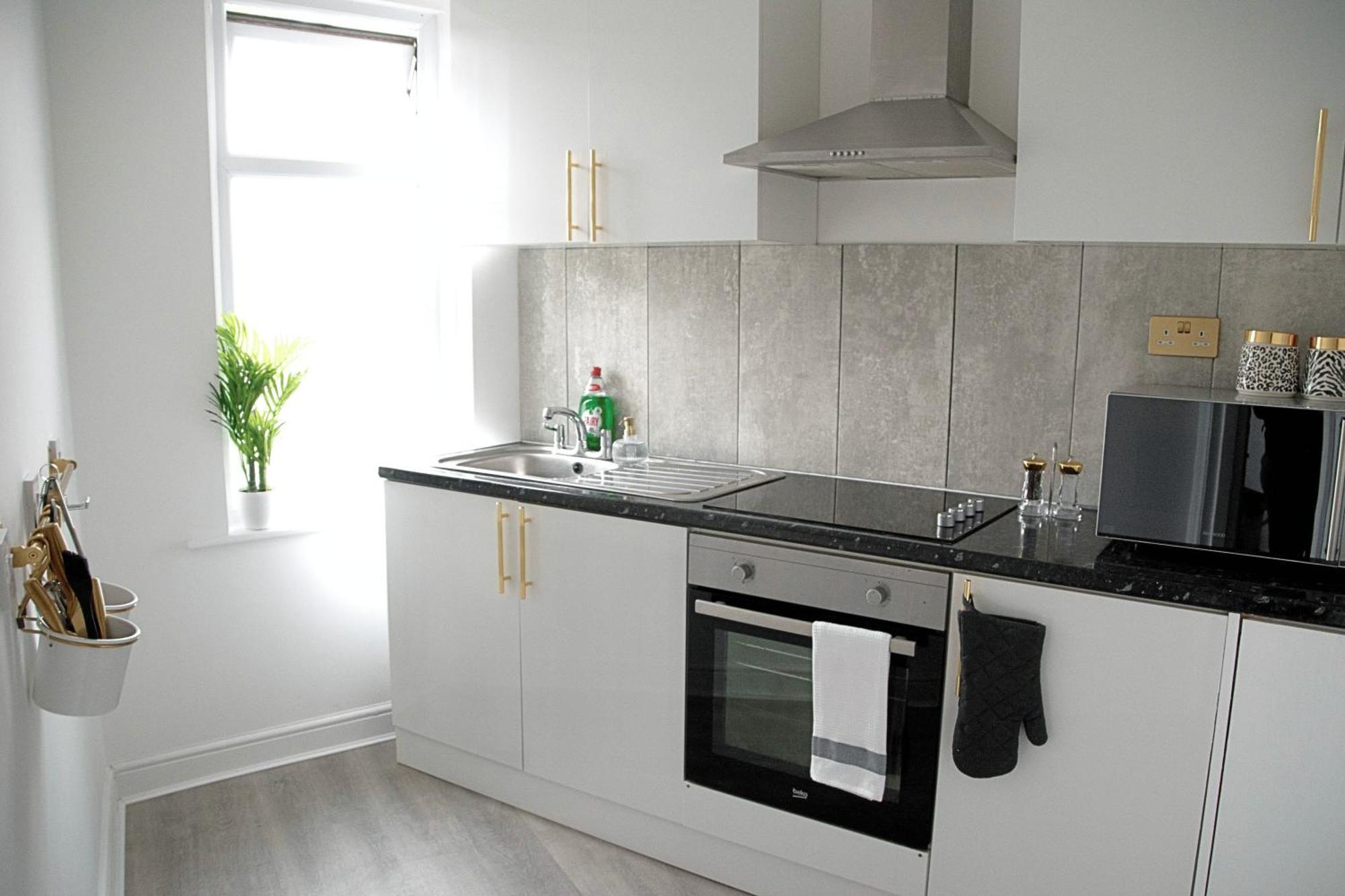 Modern Town Centre Flat - Free Shared Parking, King Size Bed, 5 Minutes Walk To Beach Bournemouth Exteriör bild