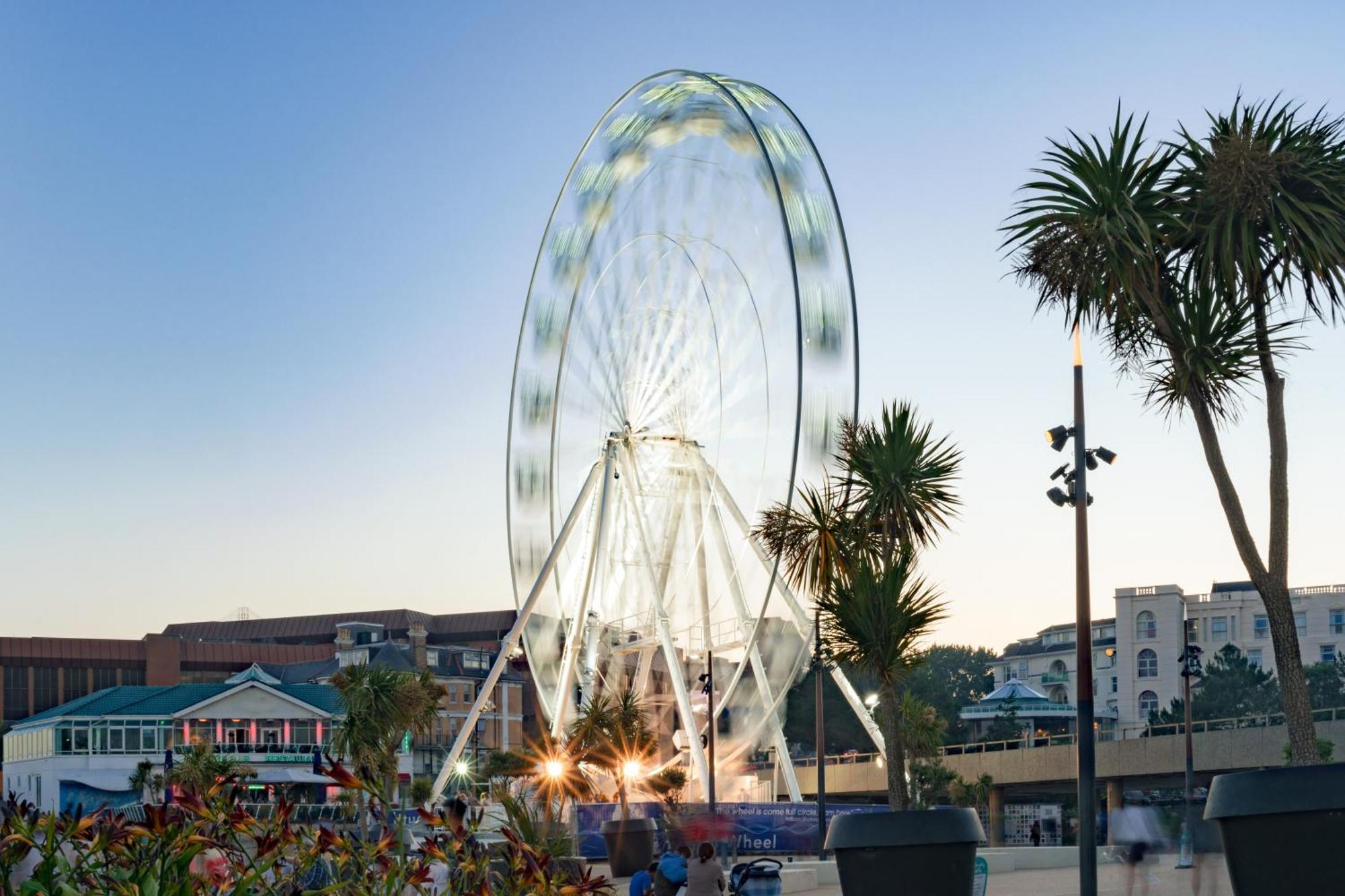 Modern Town Centre Flat - Free Shared Parking, King Size Bed, 5 Minutes Walk To Beach Bournemouth Exteriör bild